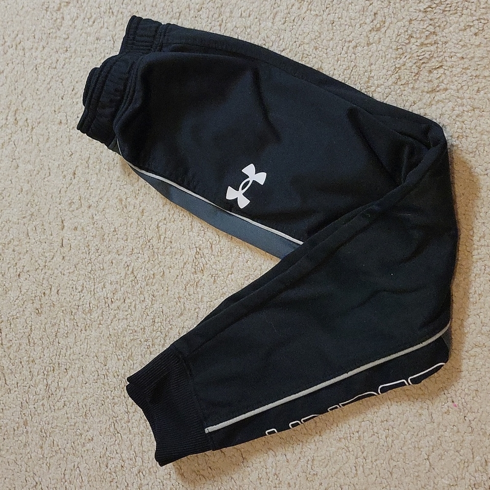 Boys size 5 Under Armour Velocity Jogger Pants